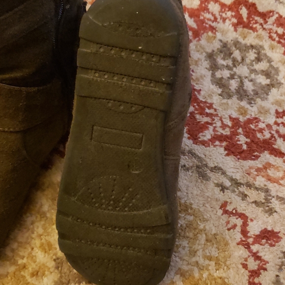 Booties. - Picture 2 of 5